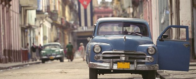 De gamle biler i Cuba bidrager til den afslappede atmosf�re