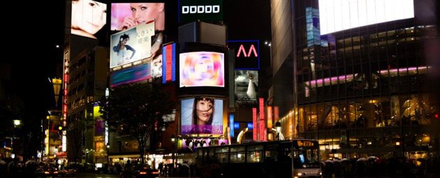 Billboards oplyser natten i Japans storbyer Billboards oplyser natten i Japans storbyer