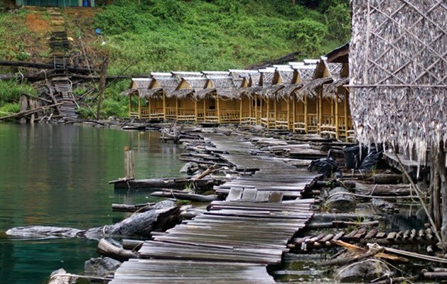 Cheow Lan Lake, Khao Sok, Thailand Cheow Lan Lake, Khao Sok, Thailand
