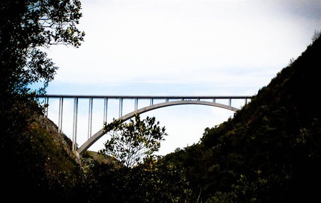 Bloukrans Bridge med bungyjump, The Garden Route, Sydafrika. Bloukrans Bridge med bungyjump, The Garden Route, Sydafrika.