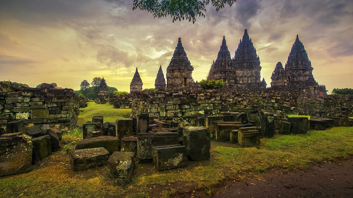 Oplev Javas kulturskatte og historie og udforsk templerne ved Prambanan og Borobudur