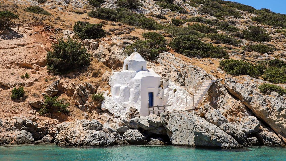 Lille øde kirke ved vandet, Naxos, Grækenland