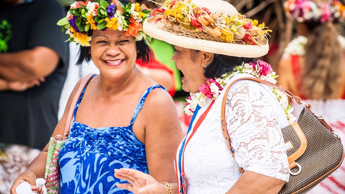 Snakken går i de små lokalsamfund i Fransk Polynesien