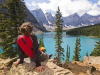 Udsigten over Moraine Lake i Banff National Park Udsigten over Moraine Lake i Banff National Park