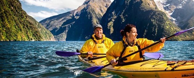 Nyd roen og den imponerende natur mens du udforske Doubtful Sound i kajak