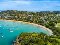 Waikehe Island, der ligger i Haurakigolfen