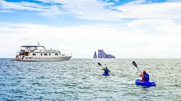 Archipel I er en katamaran med plads til 16 passagerer fordelt i 8 kahytter. Med Archipel I får du en unik sejloplevelse ved Galapagos-øerne