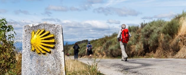Den gule muslingskal som viser vej på Caminoen. Caminoen, Spanien