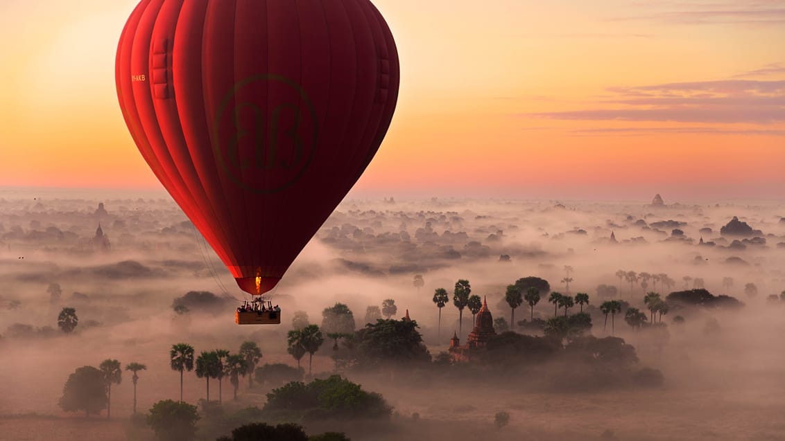 Oplev Bagan fra luftballon