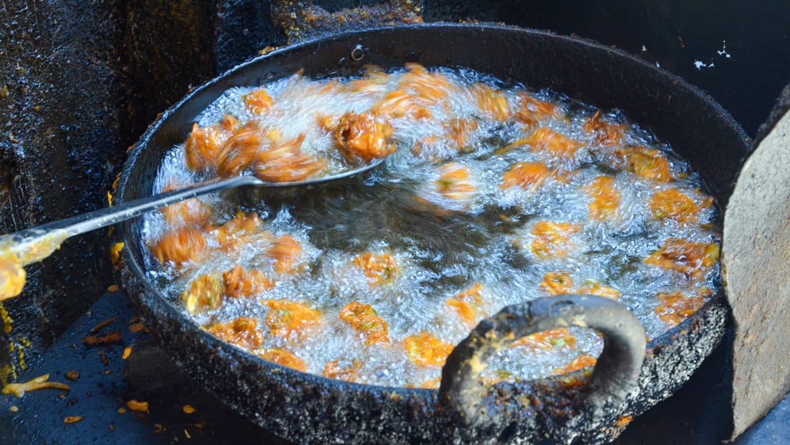 Lokal street food i Kathmandu