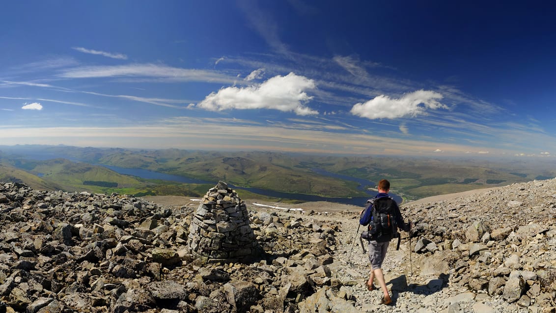 Ben Nevis på en smuk solrig dag, Skotland