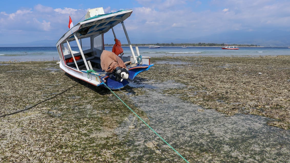 Udsigt til Gili Air fra Gili Meno ved tidevand