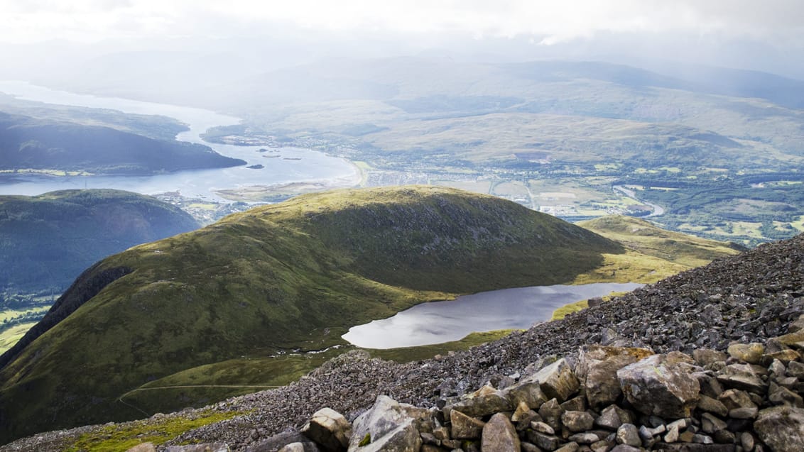 Udsigten fra toppen af Ben Nevis, Skotland