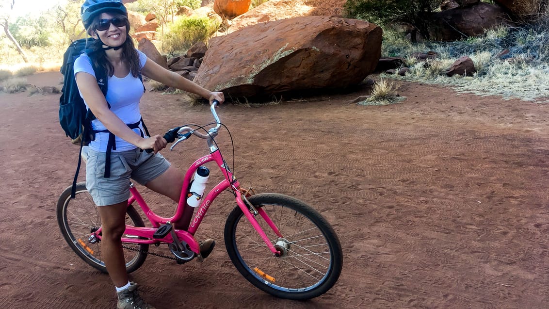 På cykeltur rundt om Ayers Rock