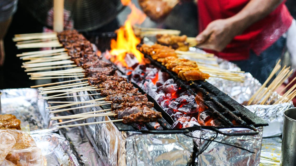 Prøv noget lækkert street food på Singapores Satay Street Food Market