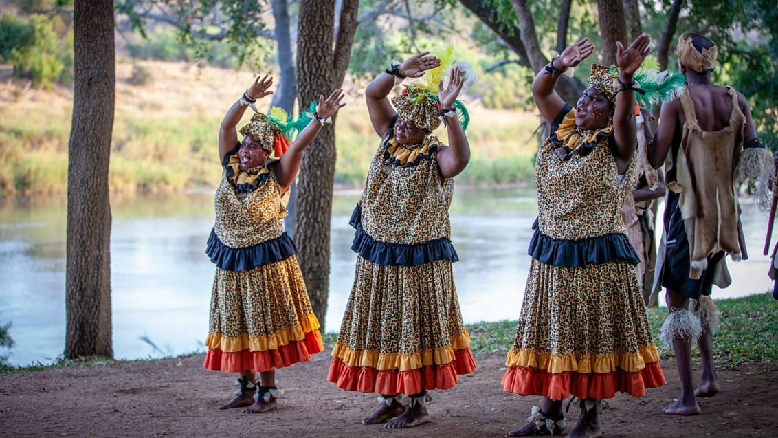 Traditionel dans ved Mpala Safari Lodge