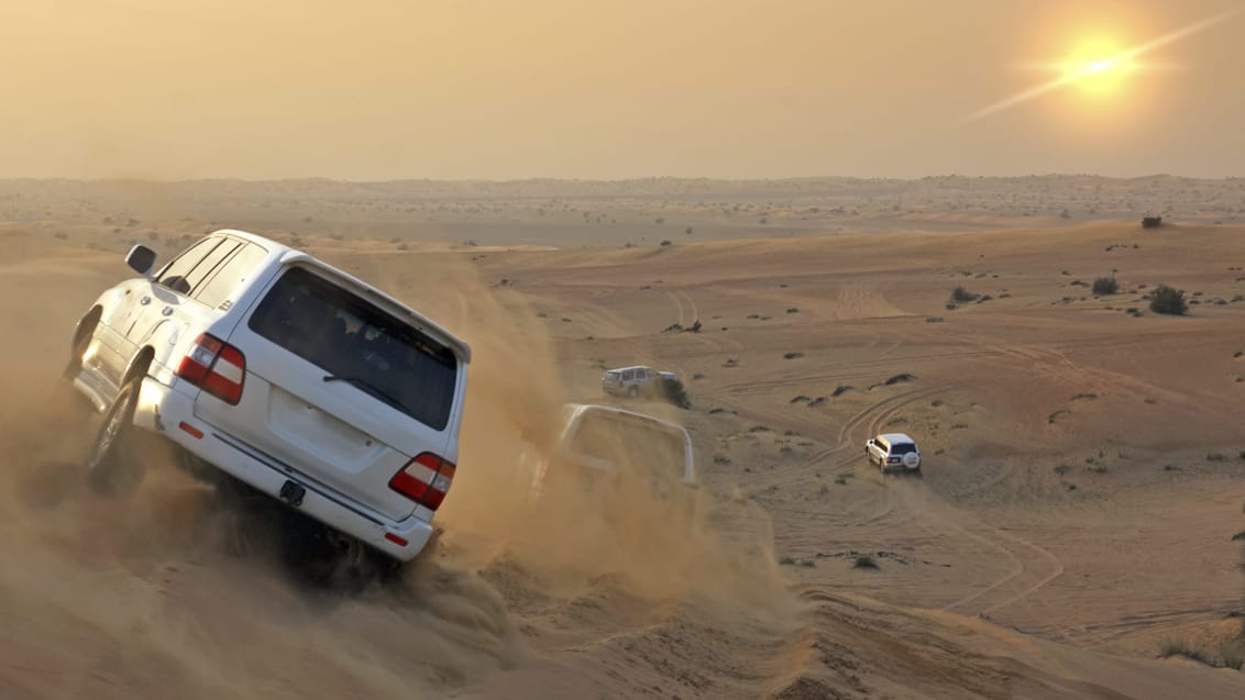 Prøv spændingen ved dune bashing i Dubais Ørken