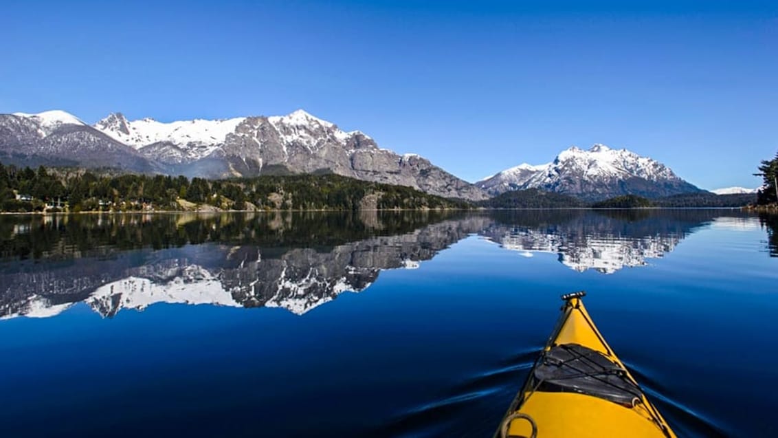 Bariloche er måske den smukkest beliggende by i Argentina. Omgivet af søer og bjerge er det et perfekt udgangspunkt for kajak, mountainbike og vandreture