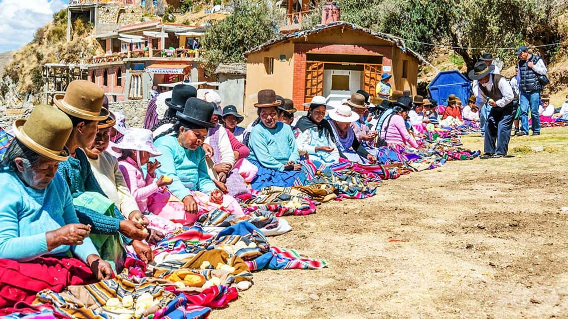 På marked ved Lake Titicaca