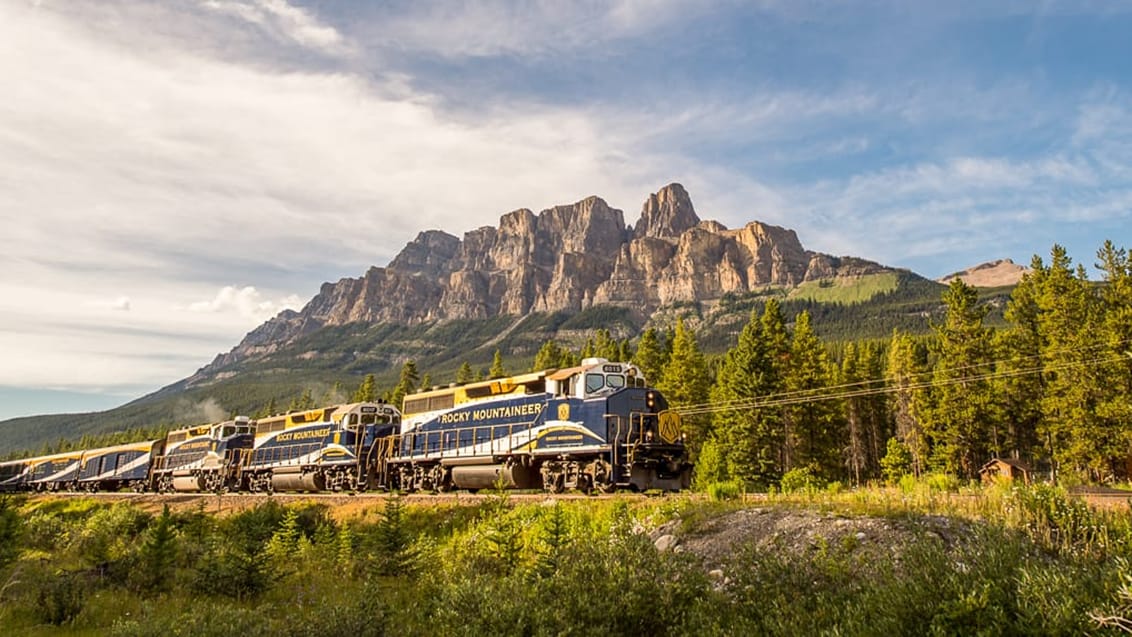 En rejse med Rocky Mountaineer er en fantastisk togrejse som udover smuk natur også byder på forkælelse med gastronomi, design og eminent service.