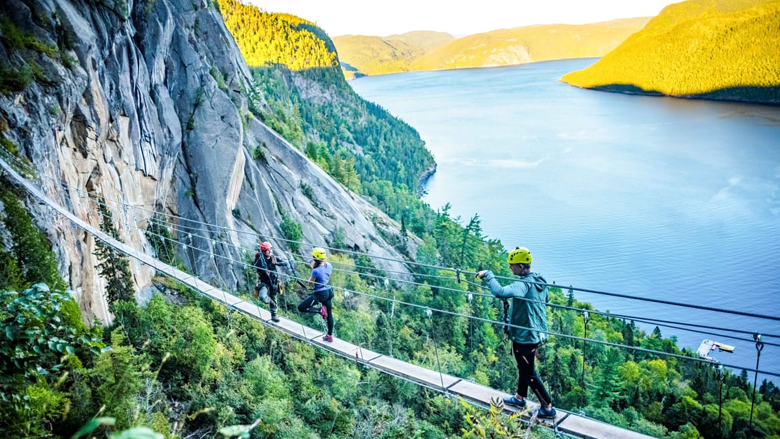 For de eventyrlystne venter der adrenalinrush på Via Ferrata du Diable - en adventure rute via bjergsider og kabelbroer ved Lac St-Jean