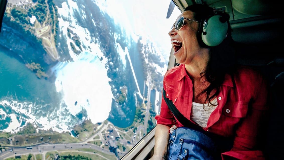 Du kan opleve imponerende Niagara Falls til lands, til vands eller fra luften