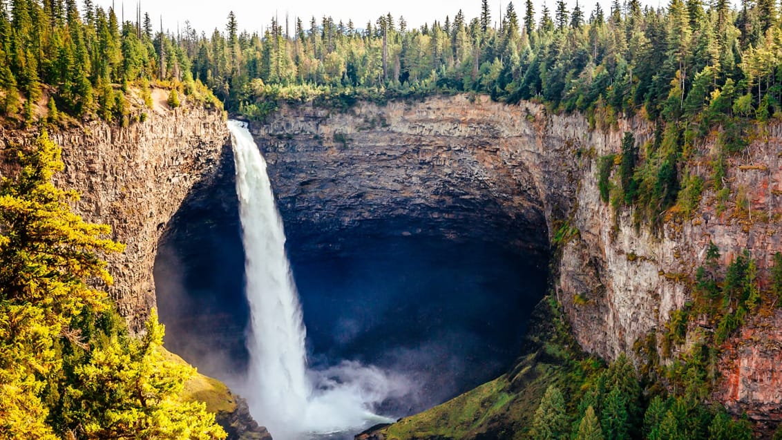 Det imponerende vandfald Helmcken Falls i Wells Gray Provincial Park