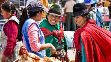 Mærk stemningen, få shoppet og prøv nogle af de lokale retter på det lokale marked i Latacunga