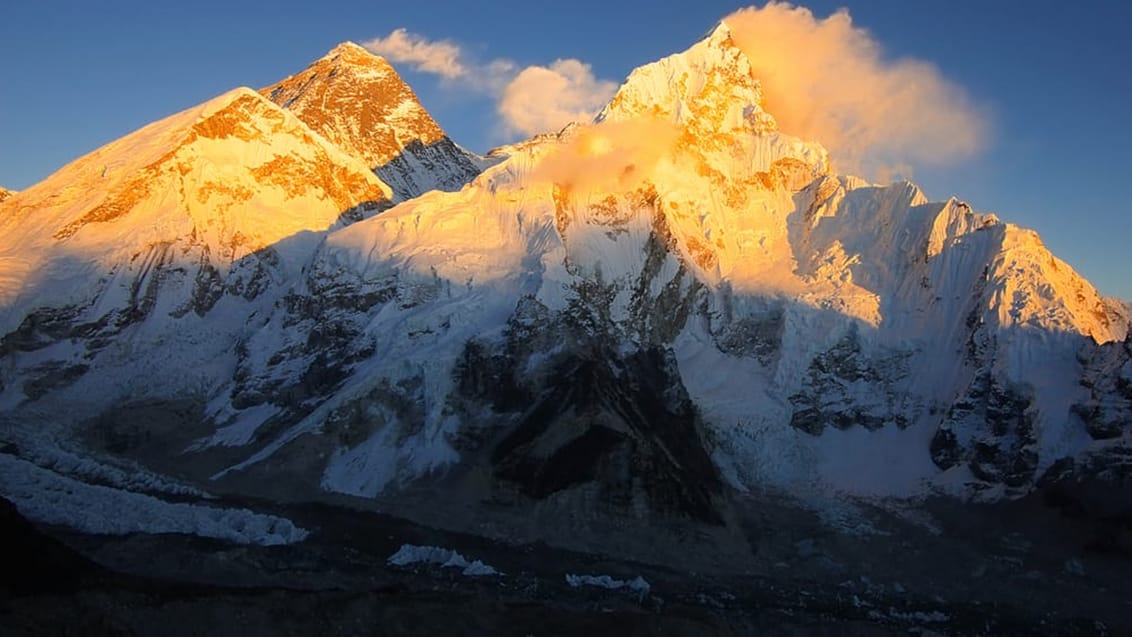 Oplev den fantastiske solopgang over Mount Everest fra toppen Kala Pattar
