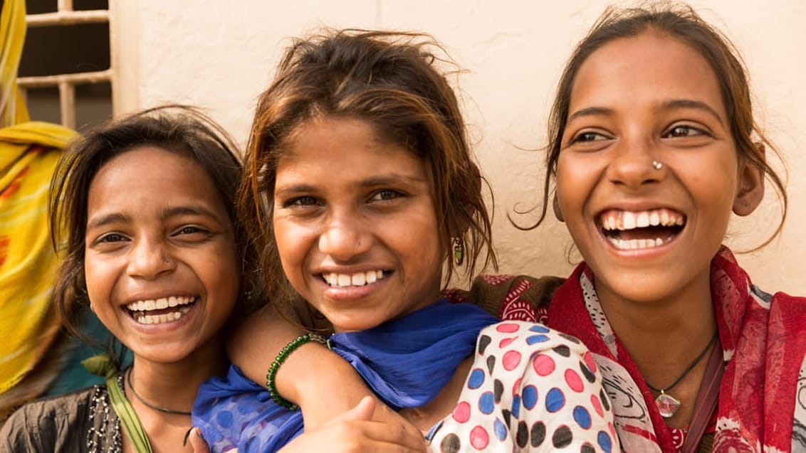 Glade børn i New Delhis gader