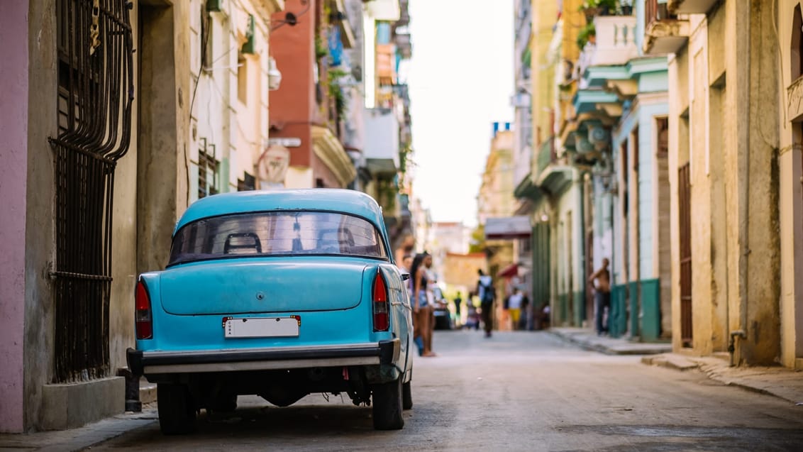 Et typisk gadebillede i dejlige Havana