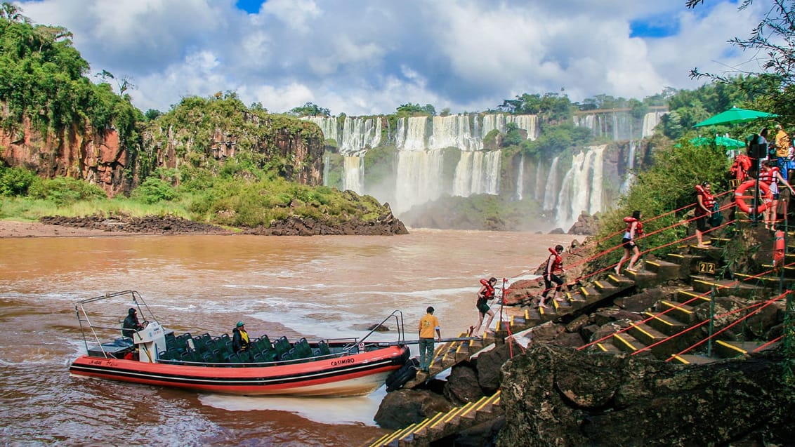 Kom helt tæt på Iguazu vandfaldet i en Zodiac gummibåd