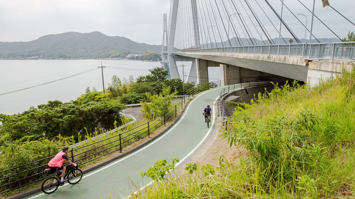 Tag på cykeltur på Shimanami Kaido