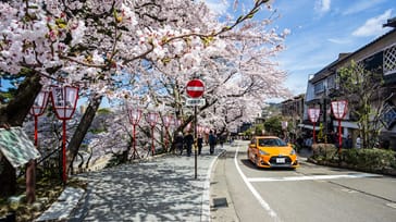 Med en bil kommer du nemt og billigt rundt i Japan