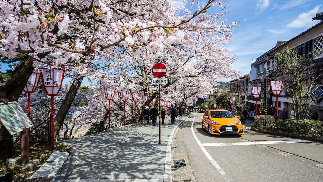 Med en bil kommer du nemt og billigt rundt i Japan