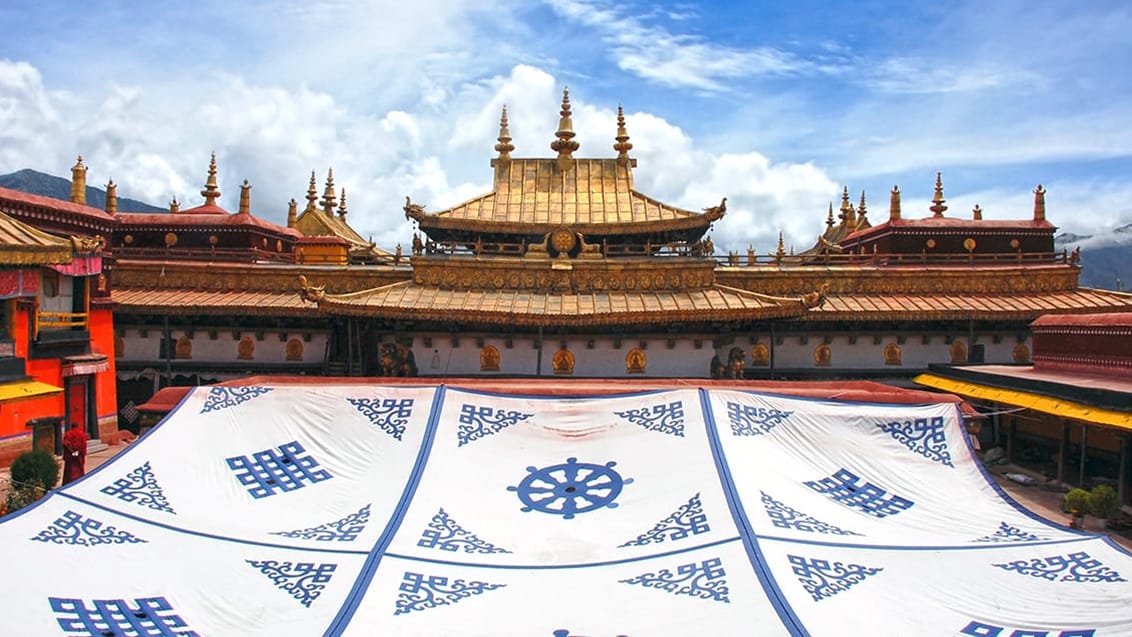 Fra Jokhang Templet kan man se ud over hele Lhasa