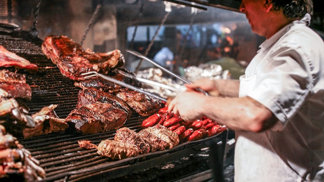Asado er argentinernes betegnelse for grillfest og der spares ikke på kødet!