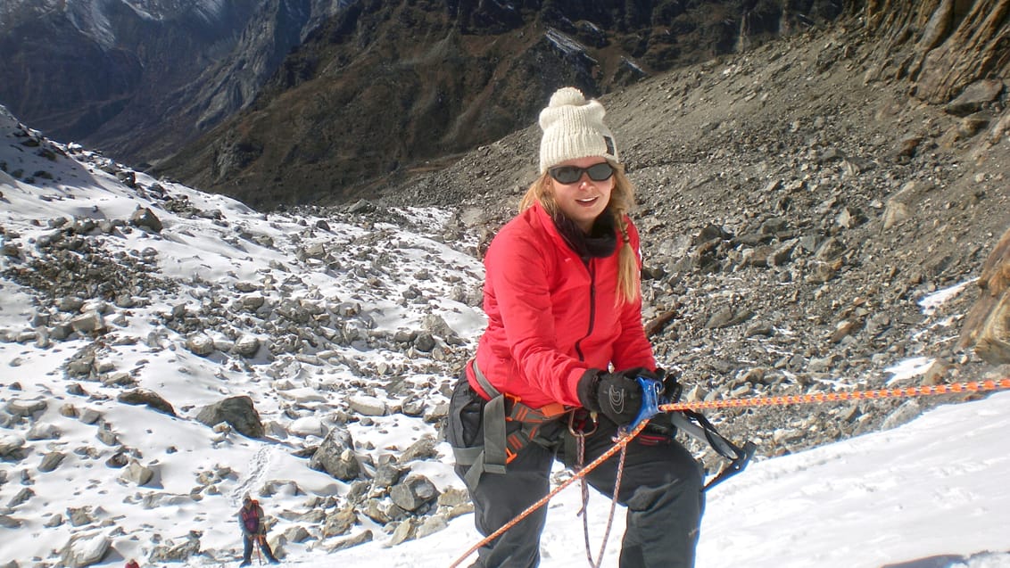 Tid til træning på gletsjer med isøkse og steigeisen