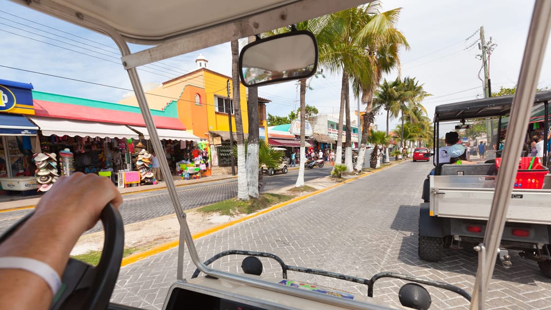 Lej en golfbil og oplev Isla Mujeres på egen hånd