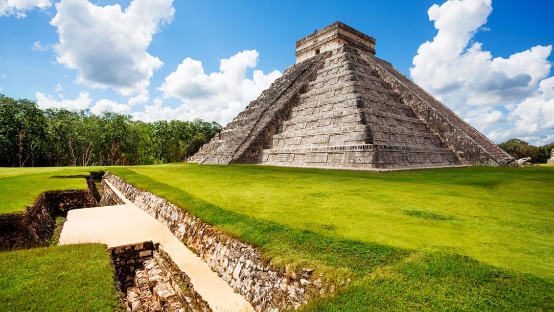 Den imponerende og velbevarede mayaruin, Chichen Itza