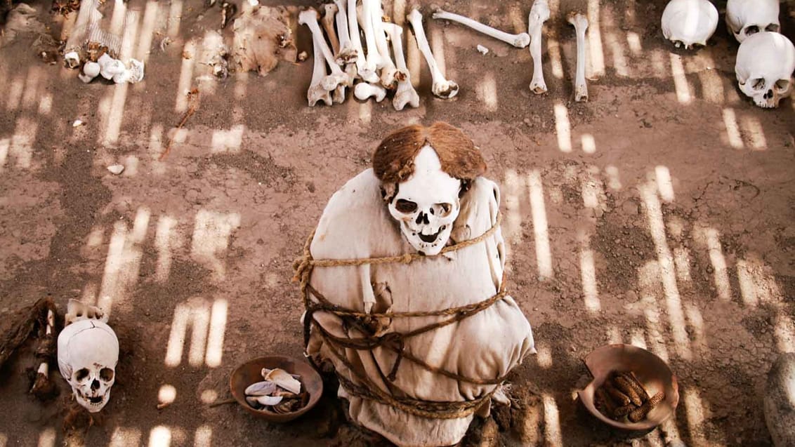 Chauchilla gravpladserne udenfor Nazca blev opdaget I 1920’erne og stammer fra omkring år 200. Det er en super spændende oplevelse at lære om mumierne og gravenes historie på en guidet tur