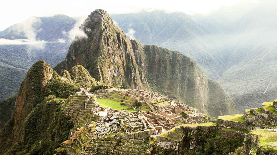 Machu Picchu blev opgivet af inkaerne af ukendte årsager og glemt indtil 1911, hvor det blev genopdaget af Hiram Bingham