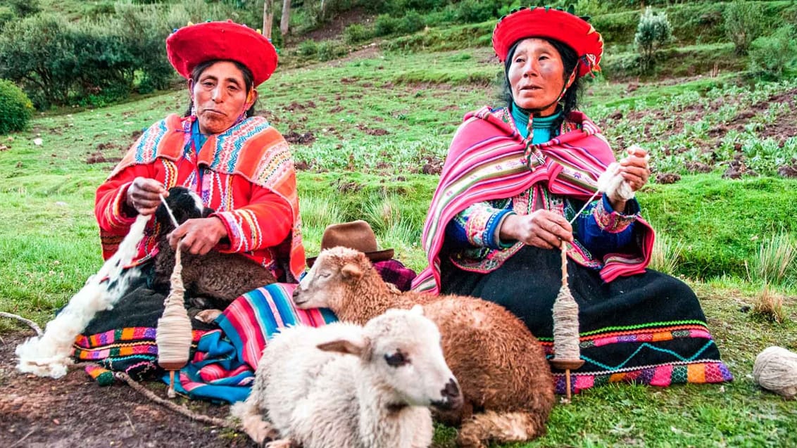 Tag på opdagelse i den hellige dal udenfor Cuzco, som byder på farverige markeder og ruinbyerne Ollantaytambo, Pisac og Sacsayhuaman