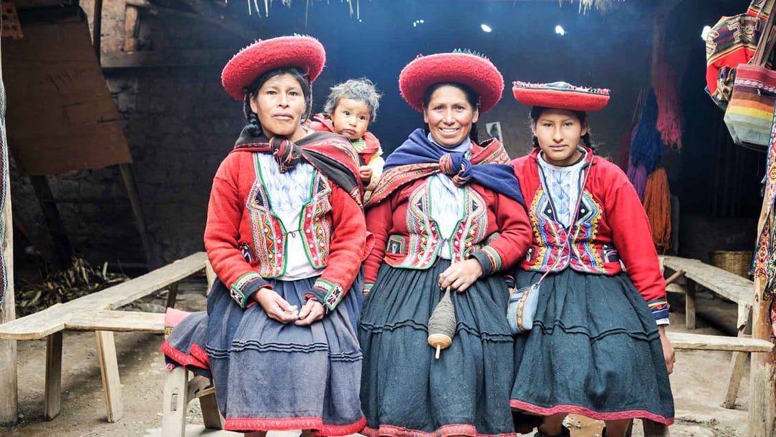 Tag på opdagelse i den hellige dal udenfor Cuzco, som byder på farverige markeder og ruinbyerne Ollantaytambo, Pisac og Sacsayhuaman