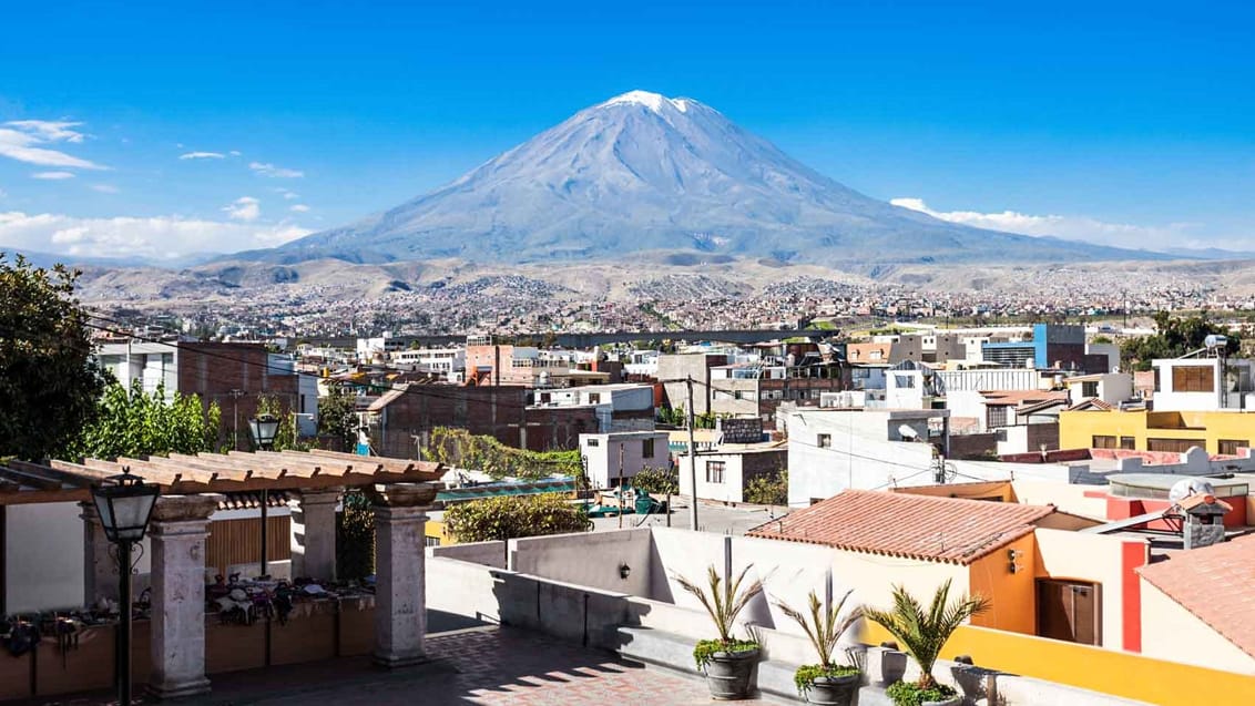 Arequipa er en af Perus mest charmerende byer med tre omkringliggende vulkaner. Byen byder på masser af spændende aktiviteter som vulkanvandring, madlavningskurser og cykelture