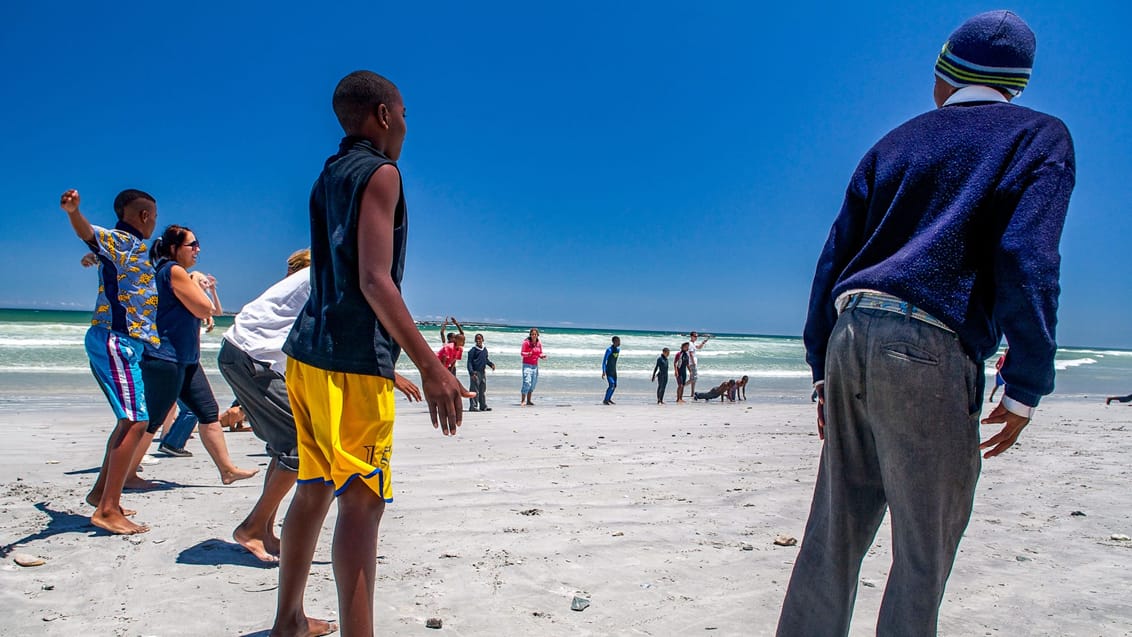 De unge i Cape Town får surfundervisning, hvis de sørger for at komme i skole og lave deres lektier
