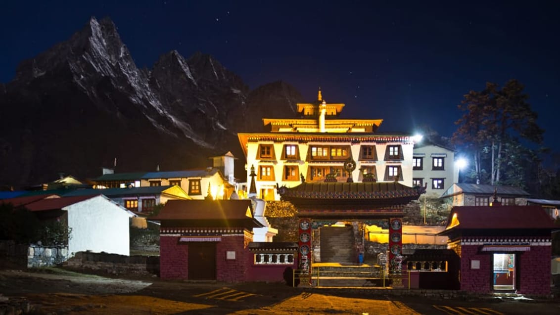 På trekket overnatter du blandt andet i Tengboche, som er kendt for sit buddhistiske kloster, der har stor betydning for regionen