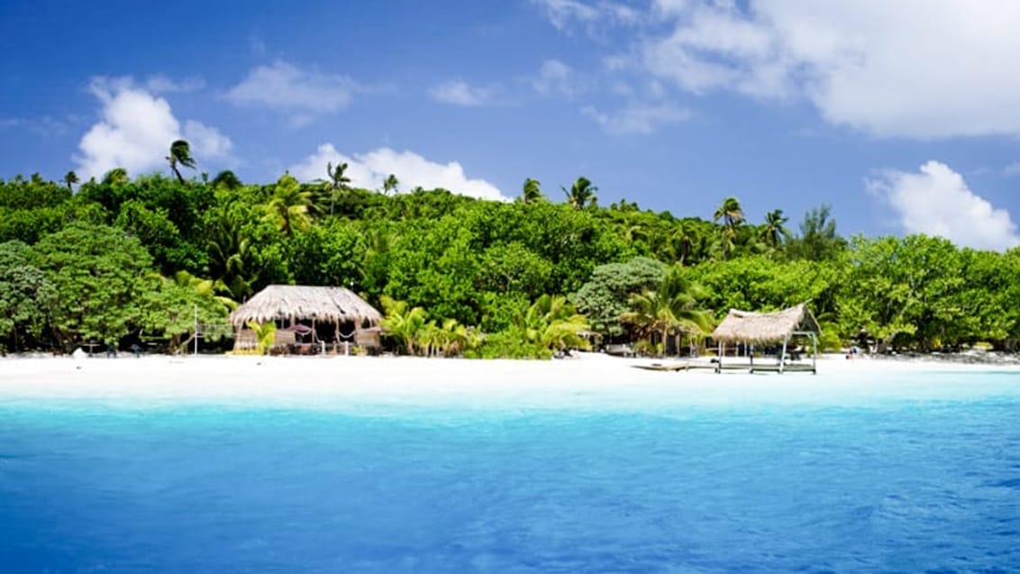 Tonga byder på alle typer overnatninger fra B&B og luksus resorts til små simple hytter (fale)