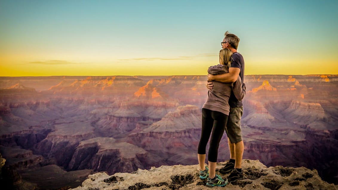 Nyd den spektakulære udsigt ved solnedgang over Grand Canyon