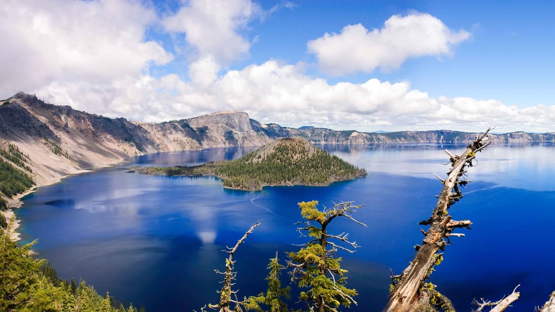 Crater Lake omkranser krateret af den udslukkede vulkan Mount Mazama